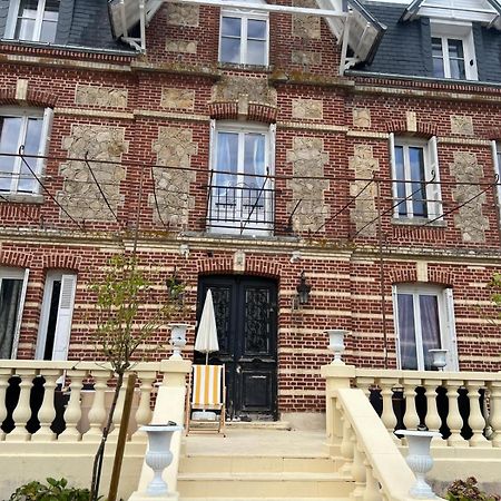 Le Manoir De La Baronnie Villa Norrey-en-Auge Bagian luar foto