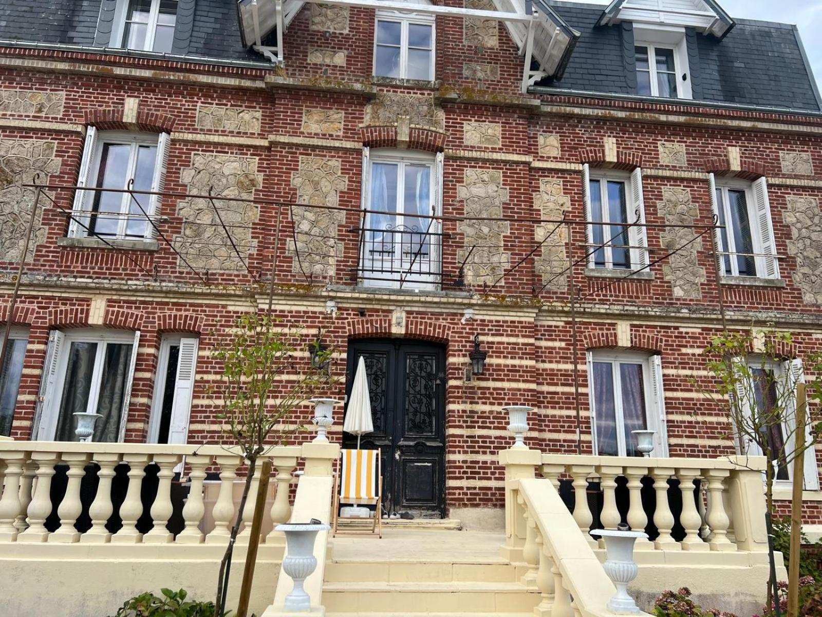 Le Manoir De La Baronnie Villa Norrey-en-Auge Bagian luar foto
