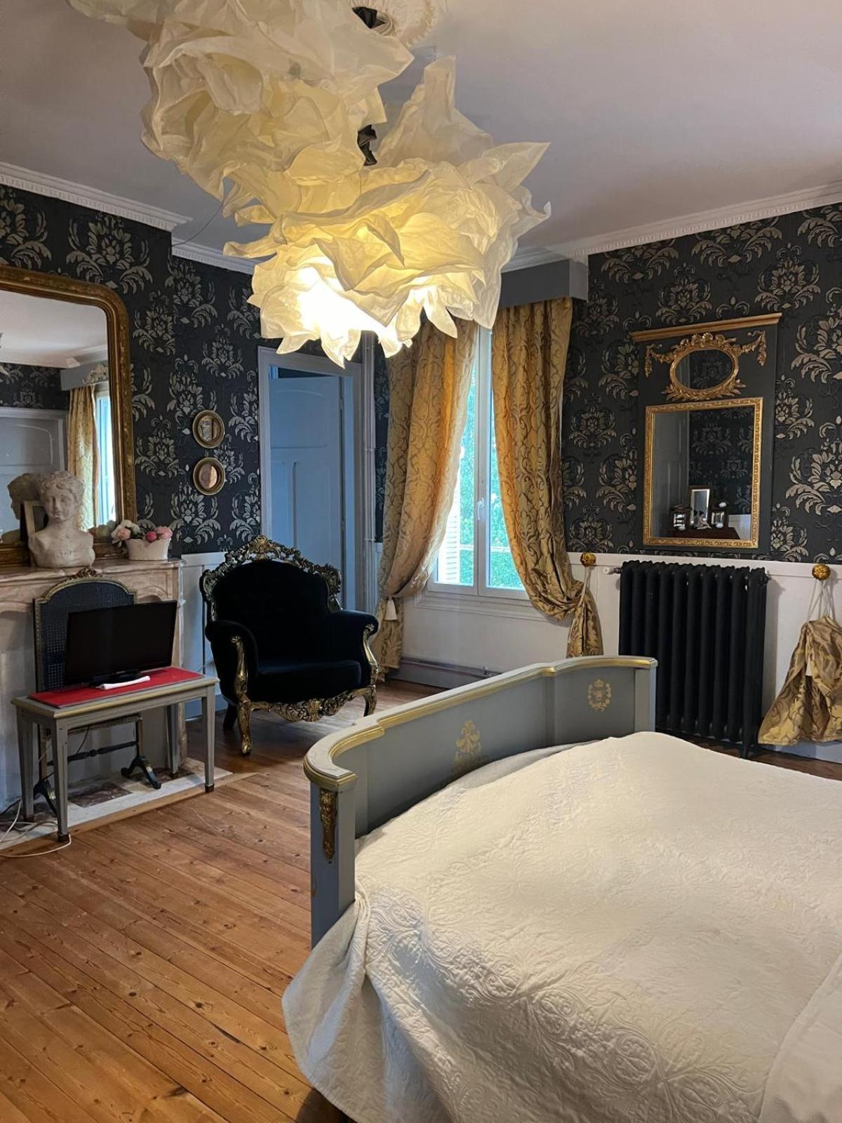 Le Manoir De La Baronnie Villa Norrey-en-Auge Bagian luar foto