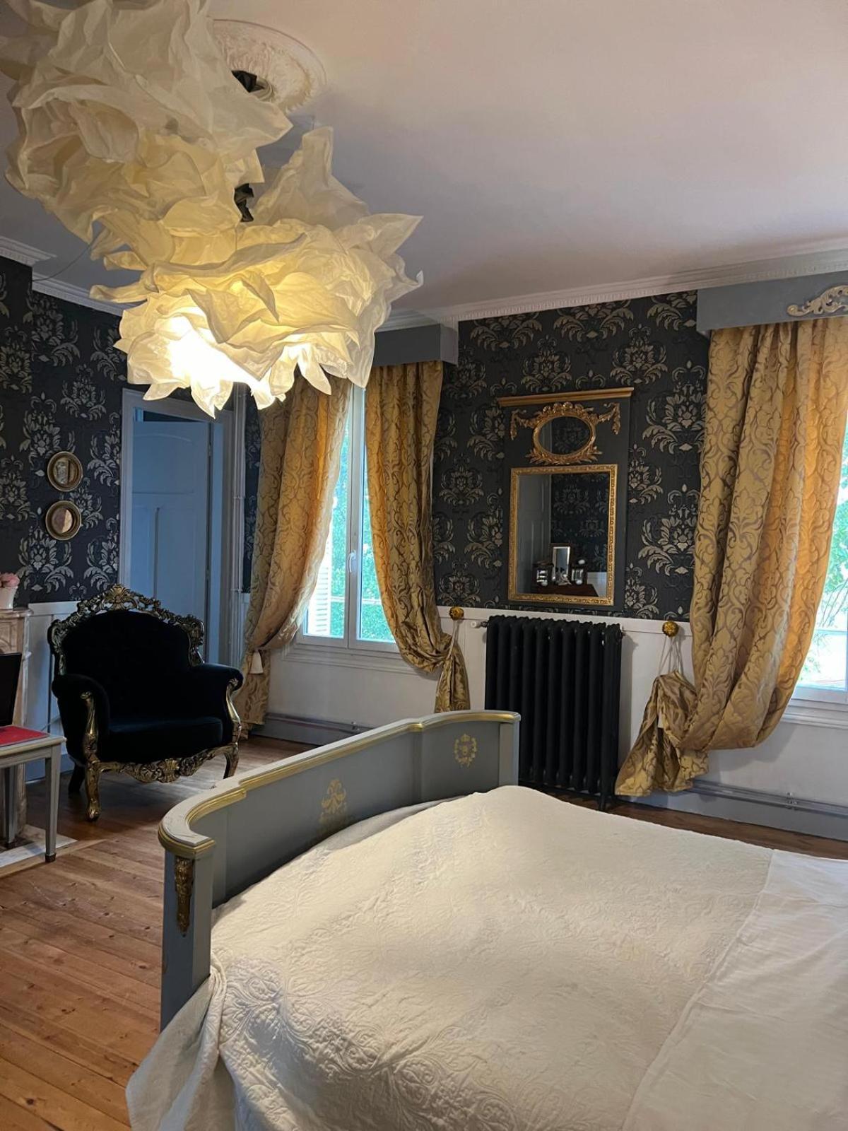Le Manoir De La Baronnie Villa Norrey-en-Auge Bagian luar foto