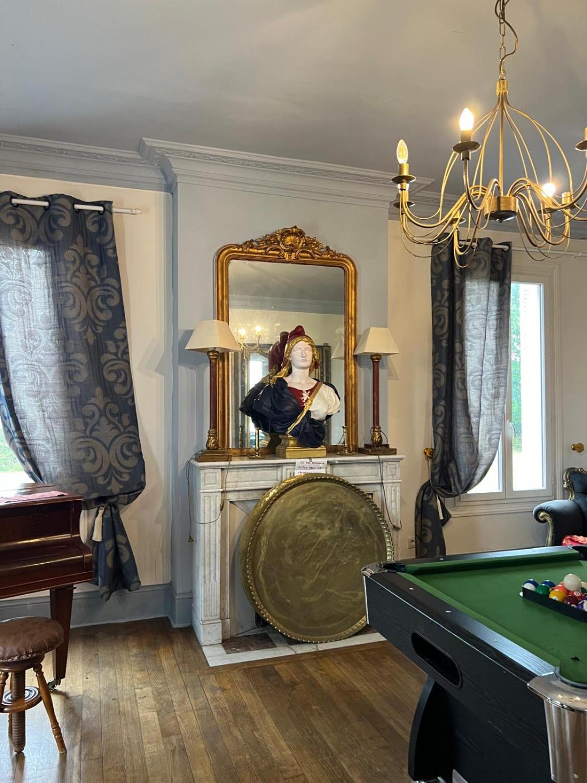 Le Manoir De La Baronnie Villa Norrey-en-Auge Bagian luar foto
